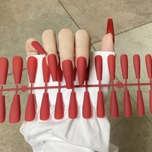 Set of 24 New press on nails, never used
